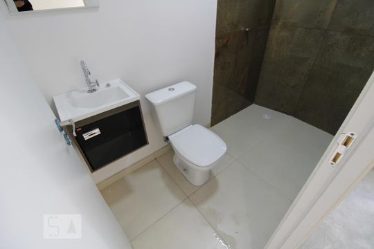 Banheiro da suíte 1 de apartamento para alugar com 2 quartos, 70m² em Perdizes, São Paulo