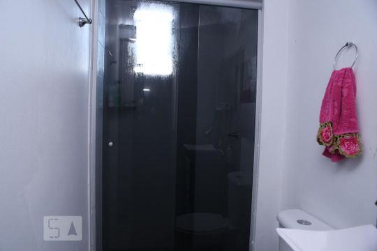 Banheiro de apartamento à venda com 2 quartos, 36m² em Vila Nova, Porto Alegre
