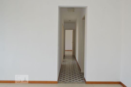 Corredor de apartamento à venda com 3 quartos, 103m² em Ingá, Niterói