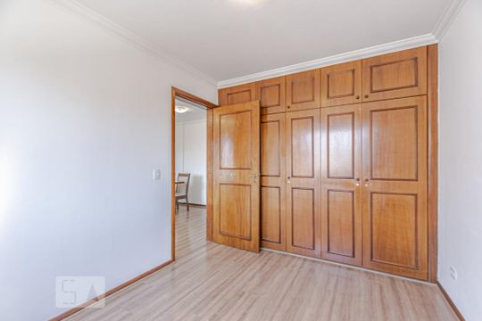 Quarto de apartamento à venda com 1 quarto, 41m² em Centro, Curitiba