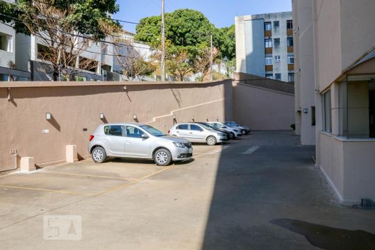 Garagem de apartamento para alugar com 2 quartos, 80m² em Nova Suíssa, Belo Horizonte