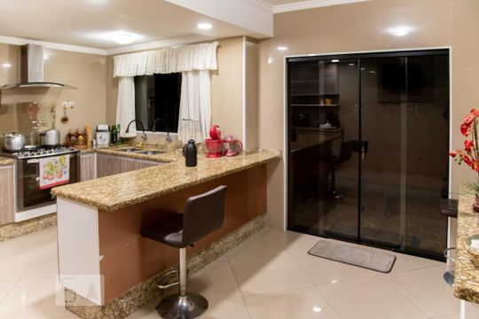 Cozinha de casa à venda com 3 quartos, 180m² em Parque Santa Madalena, São Paulo