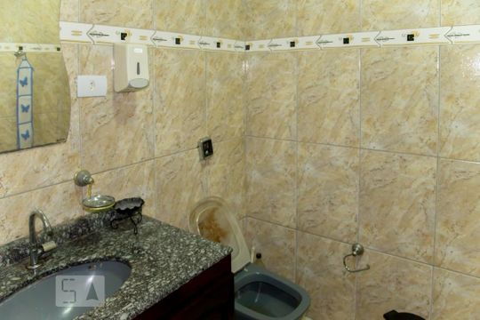 Lavabo de casa à venda com 3 quartos, 180m² em Parque Santa Madalena, São Paulo