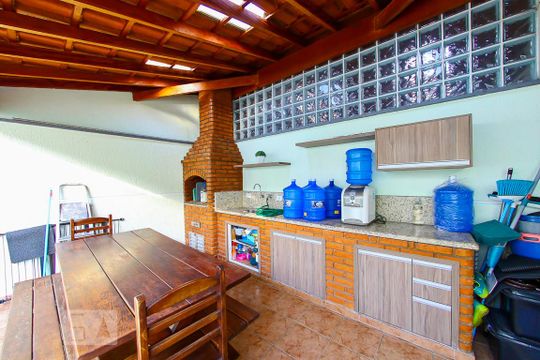 Churrasqueira de casa à venda com 4 quartos, 220m² em Vila Nelson, São Paulo