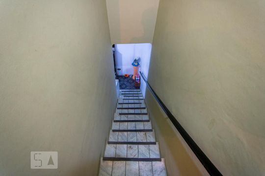 Escadas de casa à venda com 2 quartos, 90m² em Casa Branca, Santo André