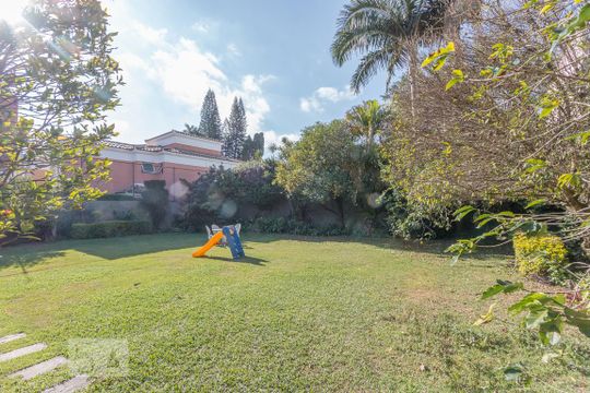 Quintal de casa à venda com 4 quartos, 800m² em Santo Amaro, São Paulo