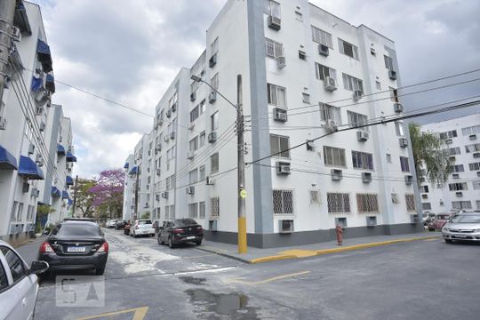 Fachada do bloco de apartamento para alugar com 2 quartos, 55m² em Jacarepaguá, Rio de Janeiro