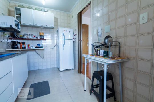 Cozinha de apartamento para alugar com 1 quarto, 45m² em Vila Parque Jabaquara, São Paulo