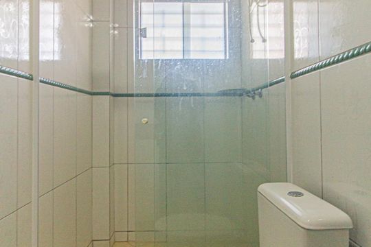 Banheiro de apartamento para alugar com 1 quarto, 55m² em Rebouças, Curitiba