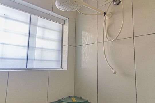 Banheiro de apartamento para alugar com 1 quarto, 55m² em Rebouças, Curitiba