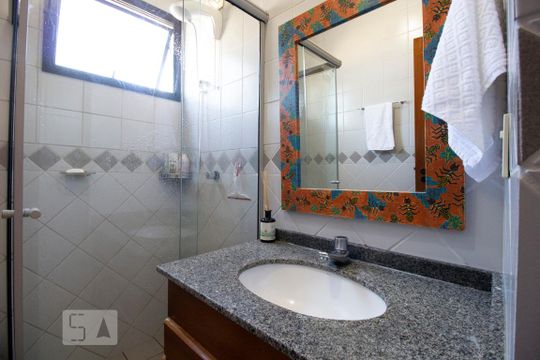 Banheiro 01 de apartamento para alugar com 2 quartos, 65m² em Agronômica, Florianópolis