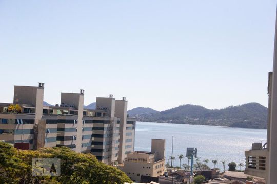 Vista da sala de apartamento para alugar com 2 quartos, 65m² em Agronômica, Florianópolis