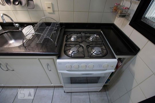 Cozinha de apartamento para alugar com 2 quartos, 65m² em Agronômica, Florianópolis