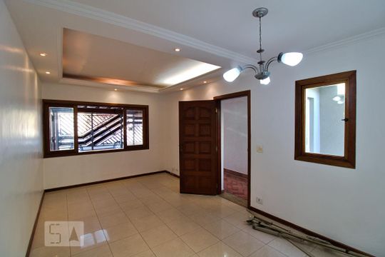Sala de casa de condomínio para alugar com 2 quartos, 110m² em Jardim Monte Kemel, São Paulo