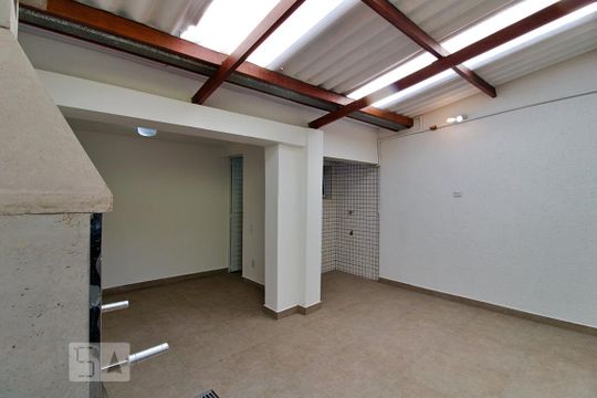 Área Externa de casa de condomínio para alugar com 2 quartos, 110m² em Jardim Monte Kemel, São Paulo