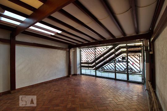 Garagem de casa de condomínio para alugar com 2 quartos, 110m² em Jardim Monte Kemel, São Paulo