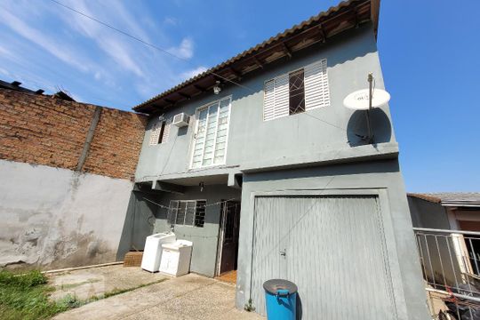 Quintal de casa à venda com 5 quartos, 90m² em Vila Ipiranga, Porto Alegre