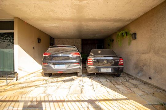 Garagem de casa à venda com 3 quartos, 330m² em Vila Vianelo, Jundiaí
