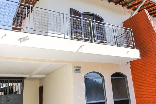 Fachada de casa para alugar com 3 quartos, 160m² em Bosque dos Eucaliptos, São José dos Campos