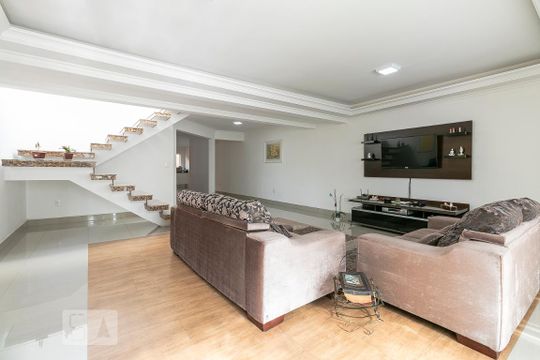 Sala de casa à venda com 3 quartos, 340m² em Vila Regente Feijó, São Paulo
