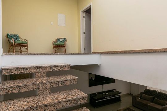 Escadas de casa à venda com 3 quartos, 340m² em Vila Regente Feijó, São Paulo