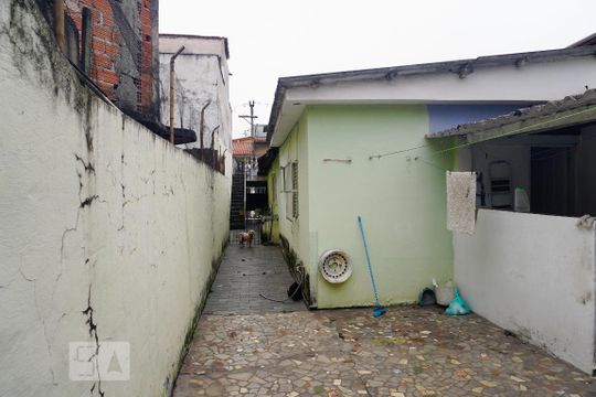 Quintal de casa à venda com 3 quartos, 180m² em Vila Marieta, São Paulo