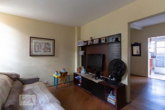 Casa à venda com 3 quartos, 200m² em Cambuci, São Paulo