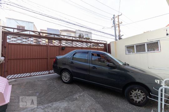 Garagem de casa à venda com 3 quartos, 200m² em Cambuci, São Paulo
