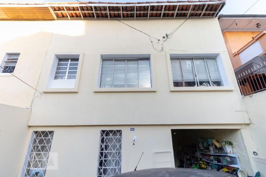 Fachada de casa à venda com 3 quartos, 200m² em Cambuci, São Paulo