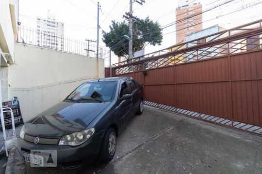 Garagem de casa à venda com 3 quartos, 200m² em Cambuci, São Paulo