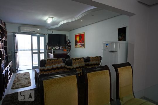 Casa à venda com 5 quartos, 270m² em Sarandi, Porto Alegre