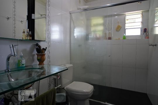 Banheiro de casa à venda com 5 quartos, 270m² em Sarandi, Porto Alegre