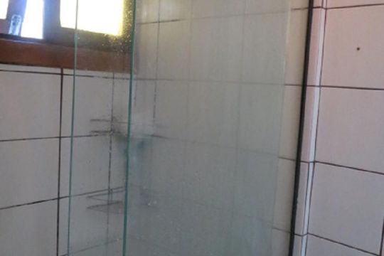 Banheiro de apartamento à venda com 1 quarto, 38m² em Centro Histórico, Porto Alegre