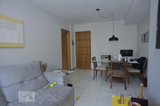 Sala de apartamento à venda com 2 quartos, 60m² em Pechincha, Rio de Janeiro