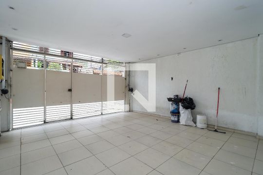 Garagem de casa para alugar com 3 quartos, 250m² em Jardim Santa Terezinha, Taboão da Serra