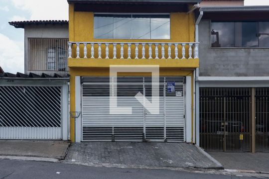 Fachada de casa para alugar com 3 quartos, 250m² em Jardim Santa Terezinha, Taboão da Serra