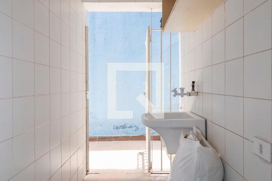 Área de Serviço de casa para alugar com 3 quartos, 250m² em Jardim Santa Terezinha, Taboão da Serra