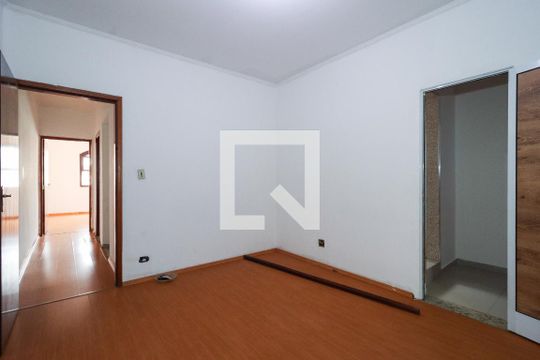 Suíte de casa para alugar com 3 quartos, 250m² em Jardim Santa Terezinha, Taboão da Serra