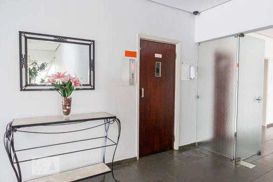 Elevador de apartamento para alugar com 3 quartos, 72m² em Vila Madalena, São Paulo