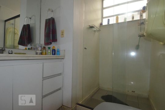Banheiro 2 de apartamento à venda com 4 quartos, 186m² em Copacabana, Rio de Janeiro