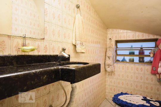 Lavabo de casa para alugar com 3 quartos, 198m² em Jardim Taboão, São Paulo