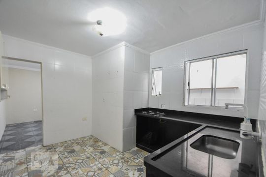 Cozinha de casa para alugar com 2 quartos, 130m² em Jardim São Luís, São Paulo