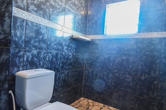 Banheiro Suíte 01 de casa para alugar com 2 quartos, 130m² em Jardim São Luís, São Paulo