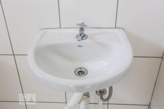 Banheiro de kitnet/studio à venda com 1 quarto, 27m² em Vila Butantã, São Paulo