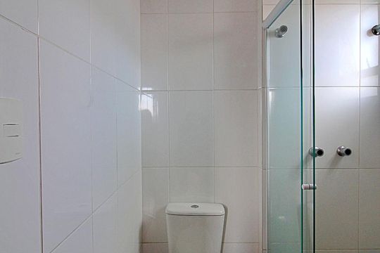 Banheiro de apartamento para alugar com 2 quartos, 55m² em Parque das Nações, Santo André