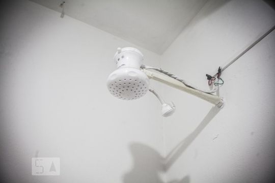 Chuveiro de kitnet/studio para alugar com 1 quarto, 35m² em Vila Buarque, São Paulo