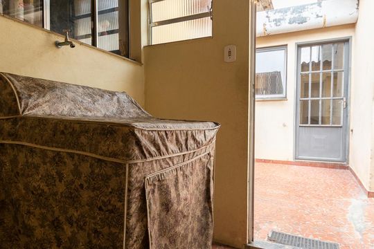 AREA DE SERVIÇO de casa à venda com 4 quartos, 400m² em Chácara Mafalda, São Paulo