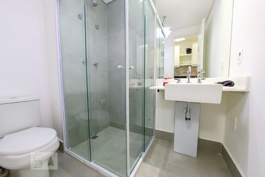 Banheiro de kitnet/studio para alugar com 1 quarto, 29m² em Jardim Santa Edwirges, Guarulhos