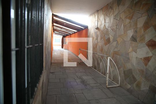 Garagem de casa para alugar com 4 quartos, 210m² em Jardim Silvestre, São Bernardo do Campo