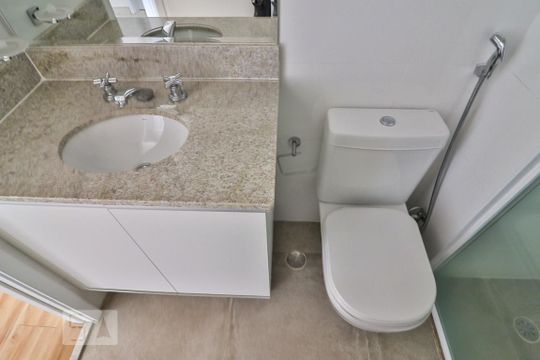 Banheiro de kitnet/studio para alugar com 1 quarto, 31m² em Bela Vista, São Paulo